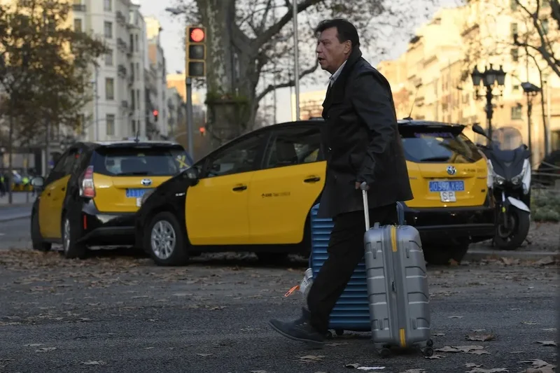 Q&A: What to know about catching a taxi or ride-hailing service in Spain