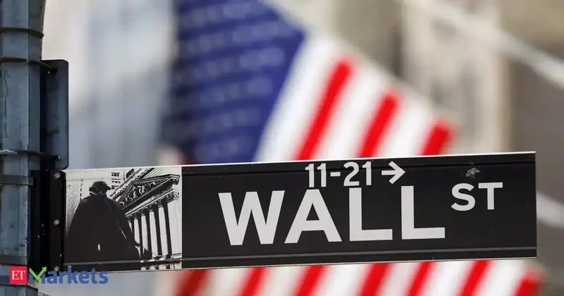 US stocks: S&amp;P 500 notches record-high close as rate-hike worries ease
